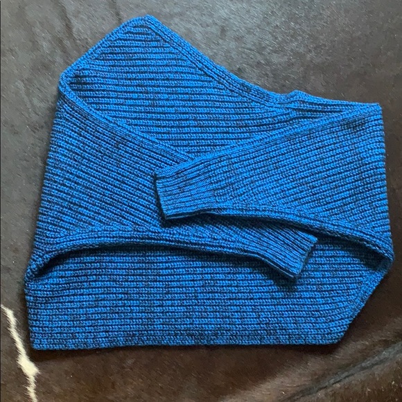 Sweater Time - Picture 2 of 4